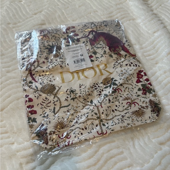 Dior Lunar New Year Duo Tote – Gift with Purchase - Picture 2 of 2